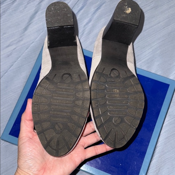 White Mountain Women's Gray Ankle Boots - Picture 5 of 7